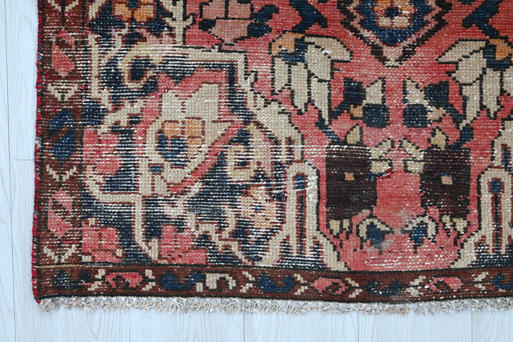 red Accent rug 3' 0" x 5' 7"