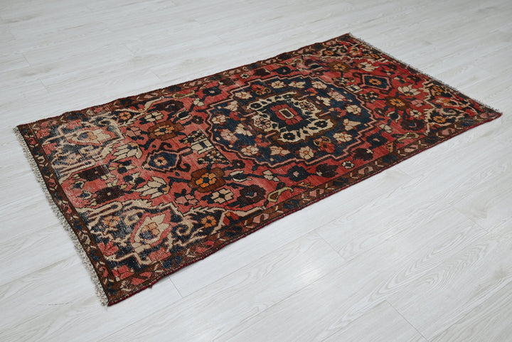 red Accent rug 3' 0" x 5' 7"