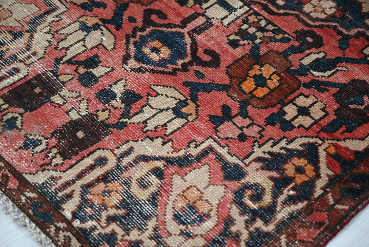 red Accent rug 3' 0" x 5' 7"