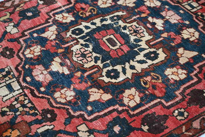 red Accent rug 3' 0" x 5' 7"