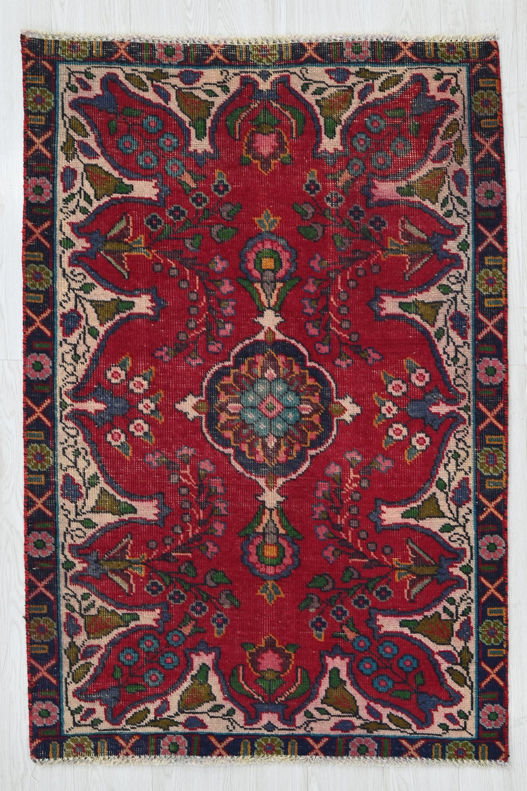 red Accent rug 3' 1" x 4' 8"
