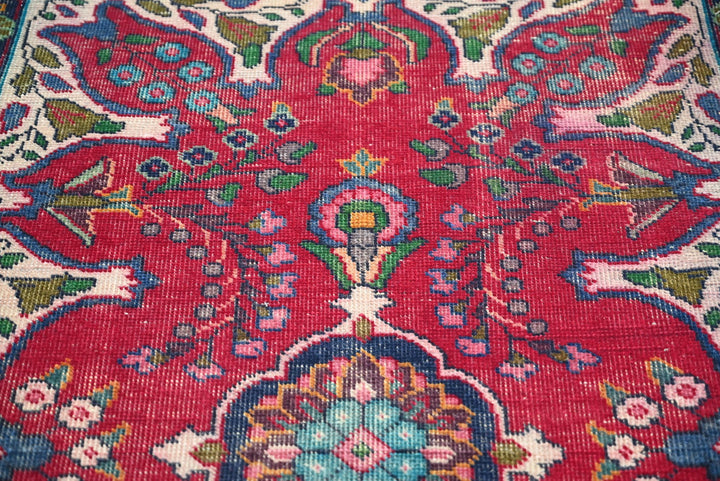 red Accent rug 3' 1" x 4' 8"