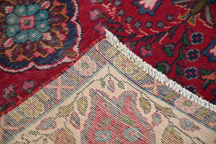 red Accent rug 3' 1" x 4' 8"