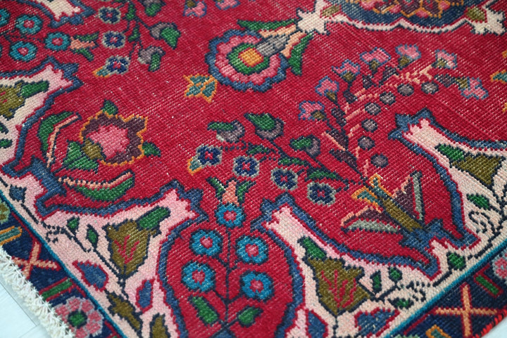 red Accent rug 3' 1" x 4' 8"