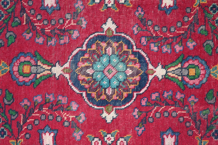 red Accent rug 3' 1" x 4' 8"