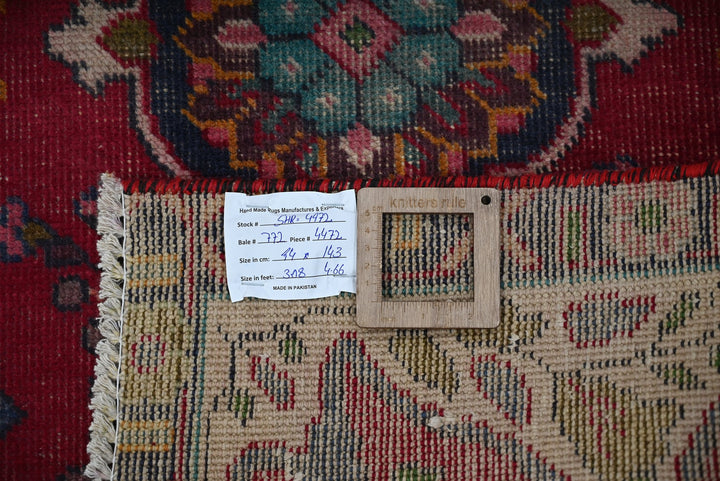 red Accent rug 3' 1" x 4' 8"