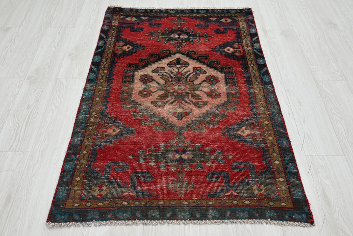 red Accent rug 2' 10" x 4' 8"