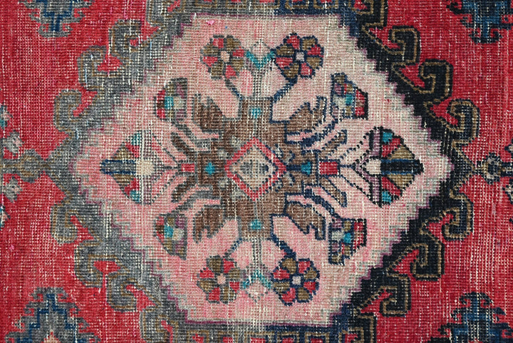 red Accent rug 2' 10" x 4' 8"