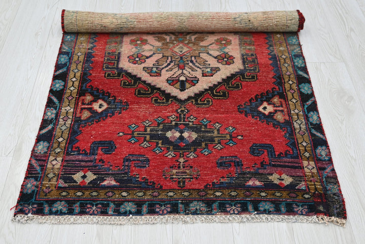 red Accent rug 2' 10" x 4' 8"
