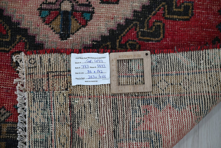 red Accent rug 2' 10" x 4' 8"