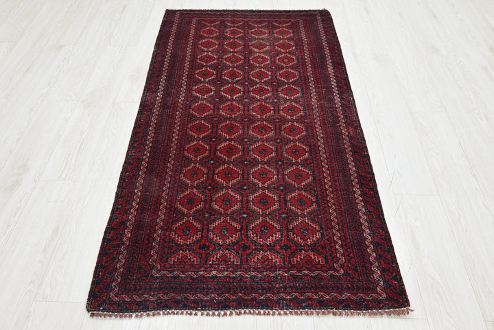 red Accent rug 2' 11" x 5' 10"