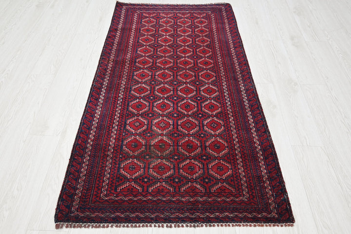 red Accent rug 2' 11" x 5' 10"