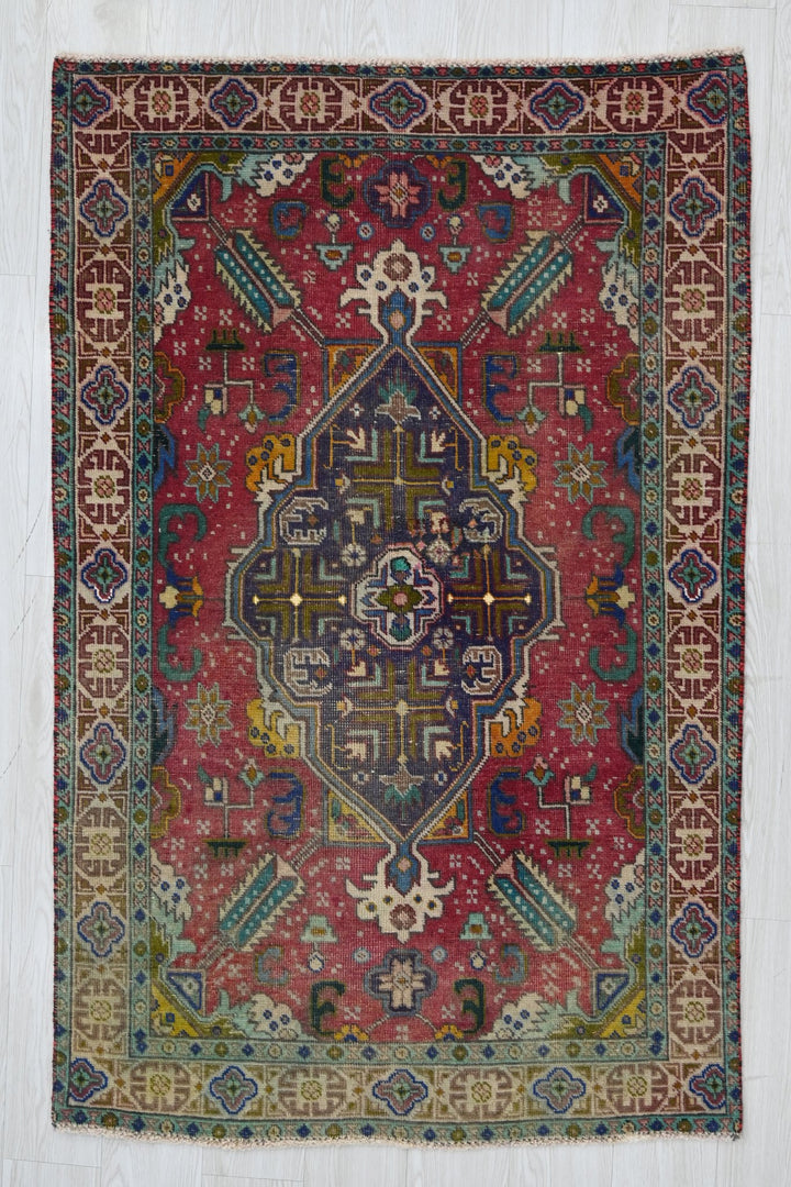red Accent rug 3' 4" x 5' 4"