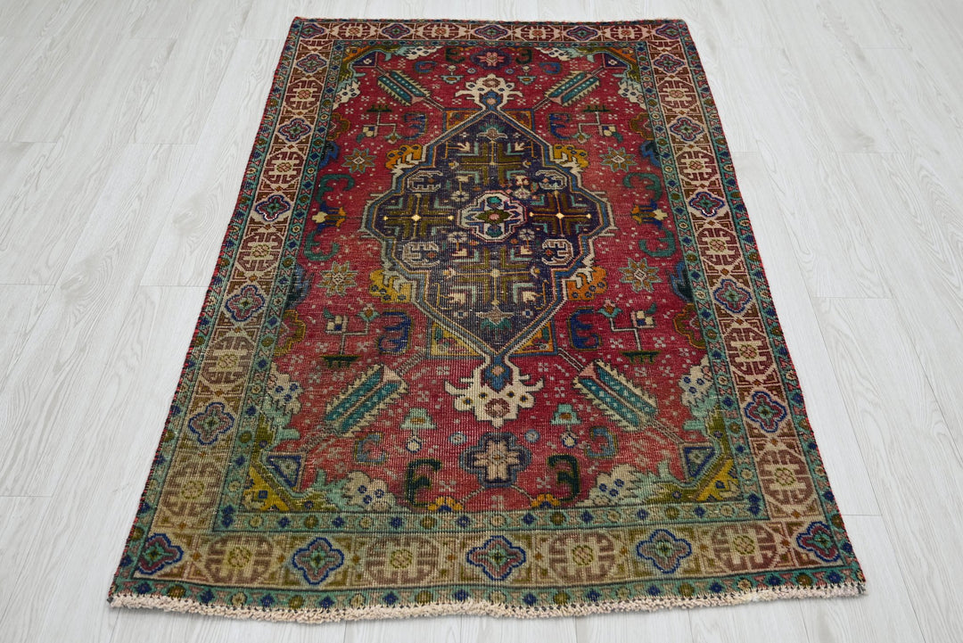 red Accent rug 3' 4" x 5' 4"