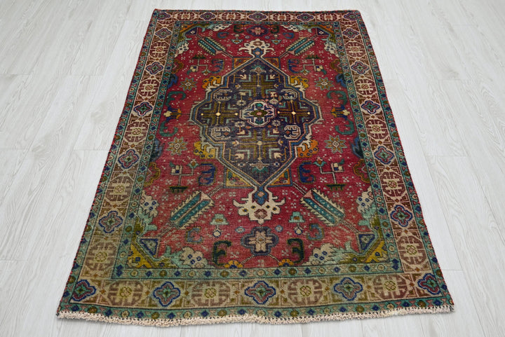 red Accent rug 3' 4" x 5' 4"