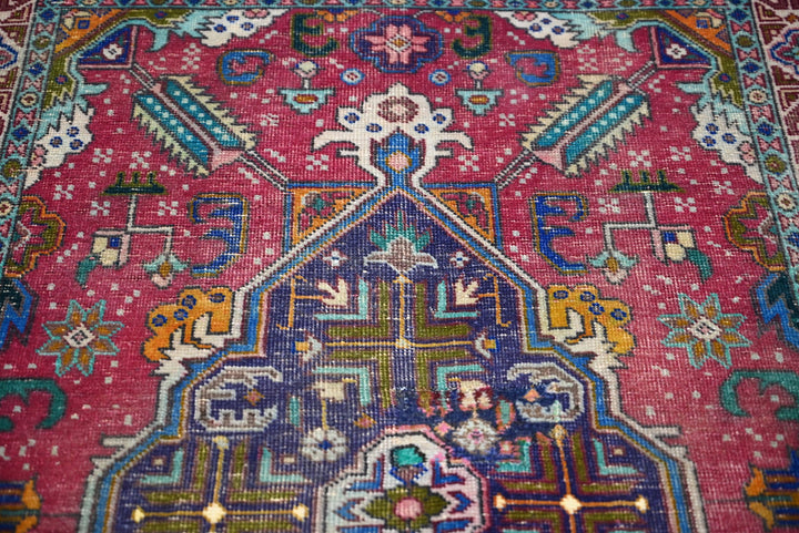 red Accent rug 3' 4" x 5' 4"