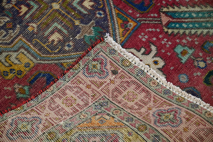 red Accent rug 3' 4" x 5' 4"