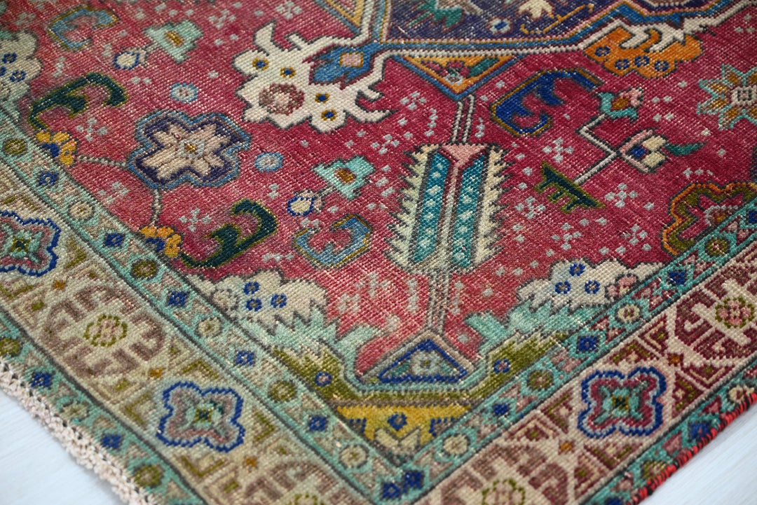 red Accent rug 3' 4" x 5' 4"