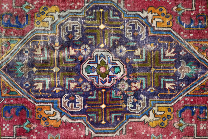 red Accent rug 3' 4" x 5' 4"
