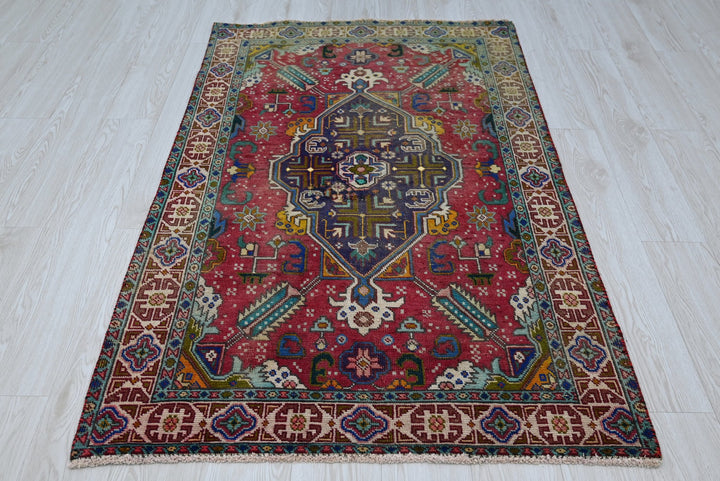 red Accent rug 3' 4" x 5' 4"