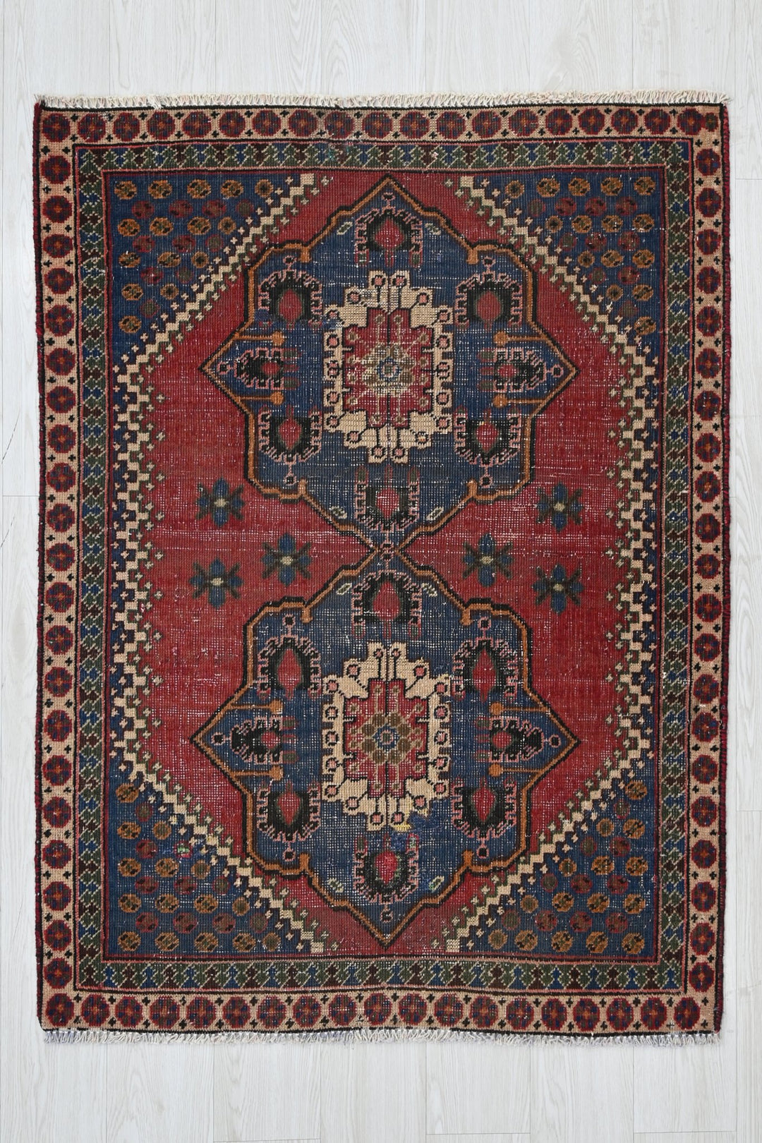 red Accent rug 3' 3" x 4' 3"