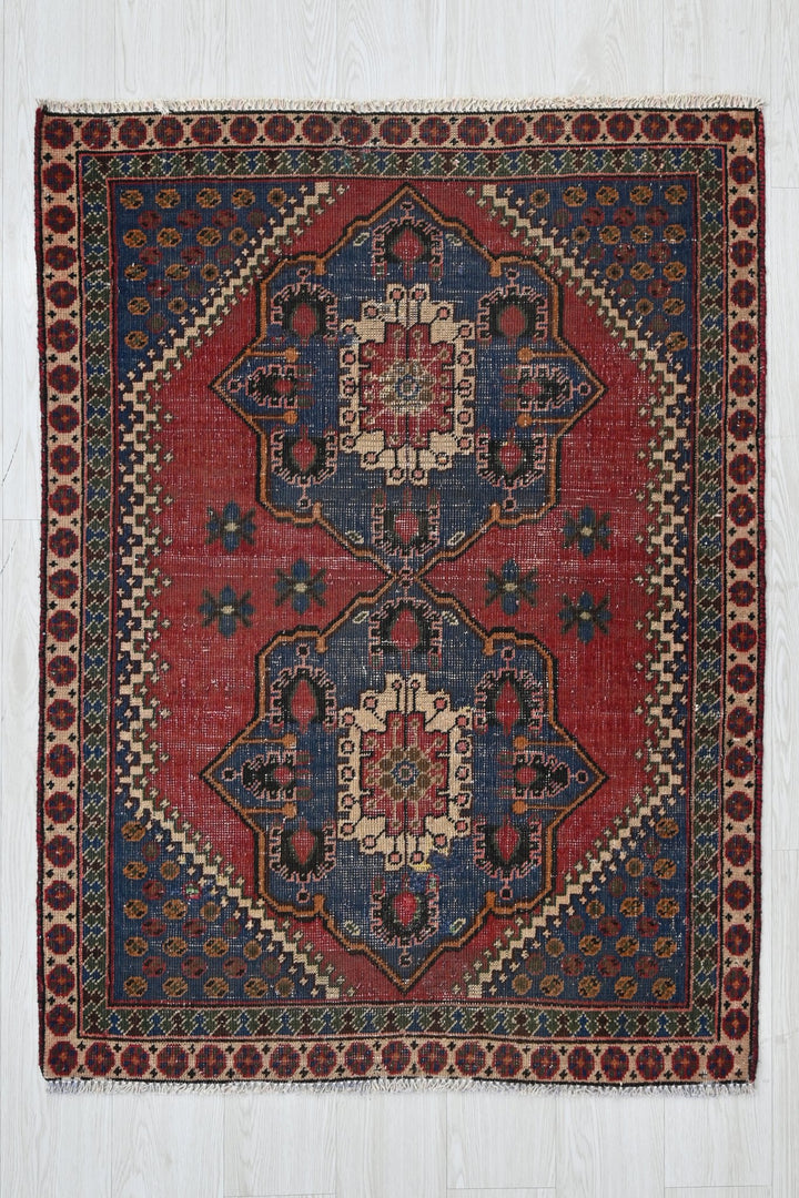 red Accent rug 3' 3" x 4' 3"