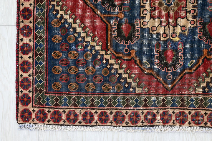 red Accent rug 3' 3" x 4' 3"