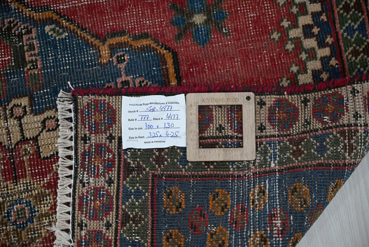 red Accent rug 3' 3" x 4' 3"