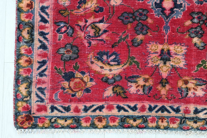 red Accent rug 3' 0" x 4' 6"