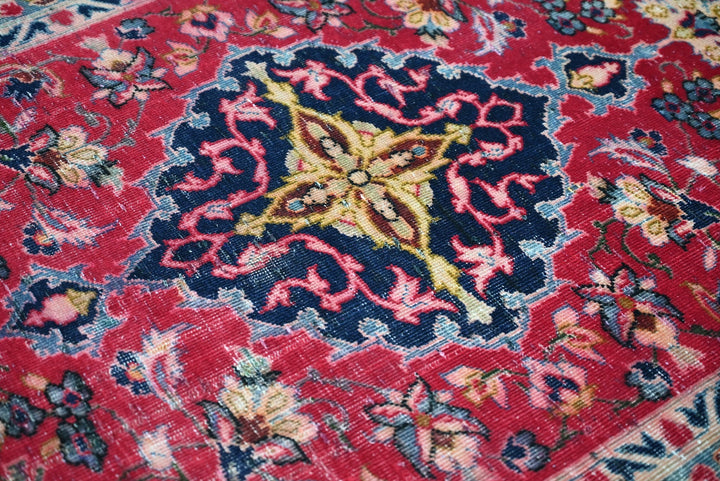 red Accent rug 3' 0" x 4' 6"