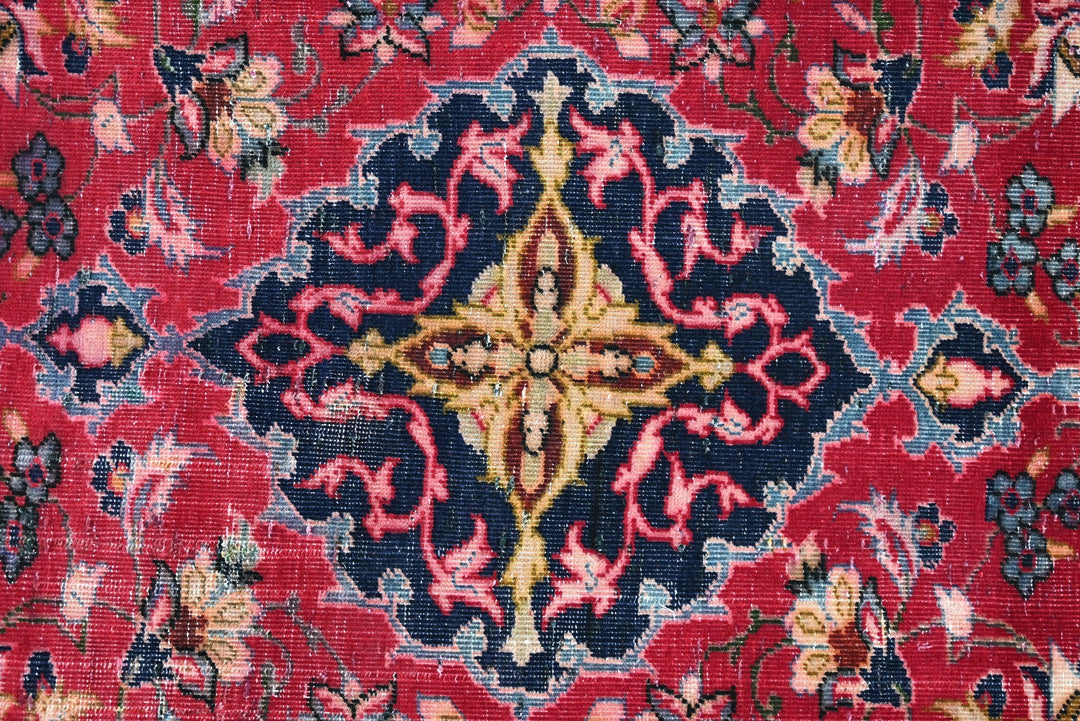 red Accent rug 3' 0" x 4' 6"