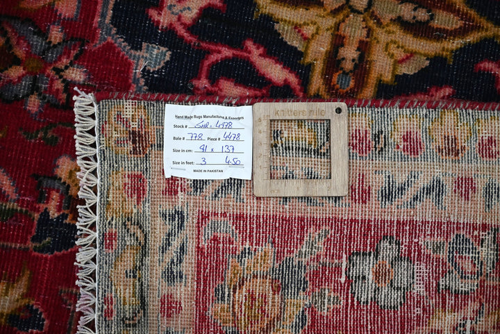 red Accent rug 3' 0" x 4' 6"