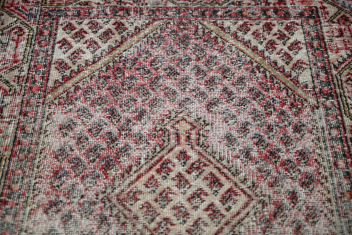 brown Accent rug 2' 11" x 4' 8"