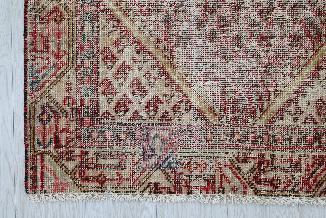 brown Accent rug 2' 11" x 4' 8"