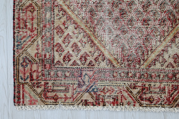 brown Accent rug 2' 11" x 4' 8"