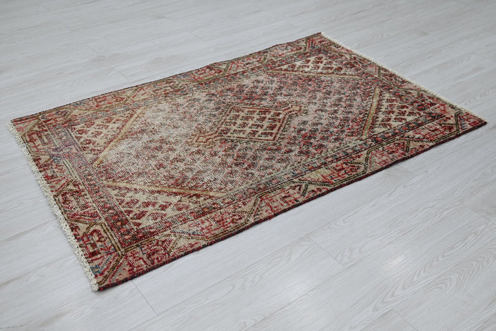 brown Accent rug 2' 11" x 4' 8"