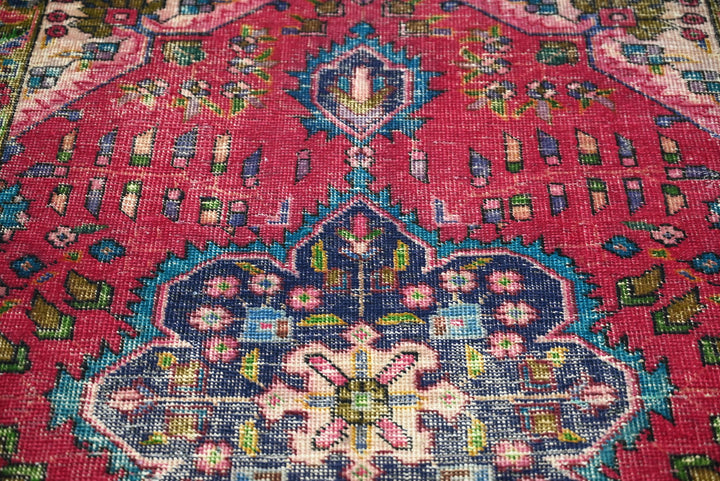 red Accent rug 3' 1" x 4' 10"