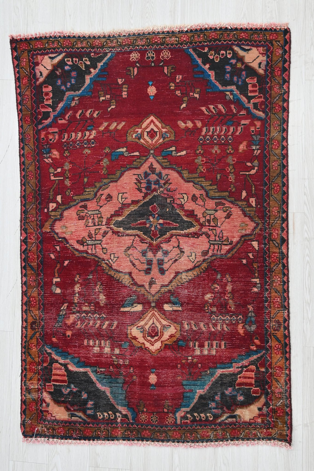 red Accent rug 3' 3" x 4' 10"