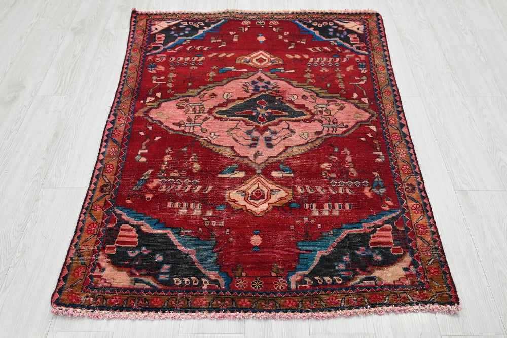 red Accent rug 3' 3" x 4' 10"