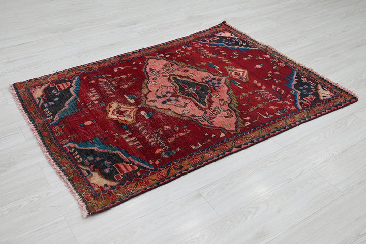 red Accent rug 3' 3" x 4' 10"