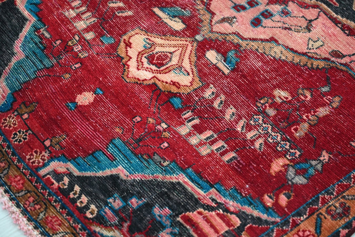 red Accent rug 3' 3" x 4' 10"