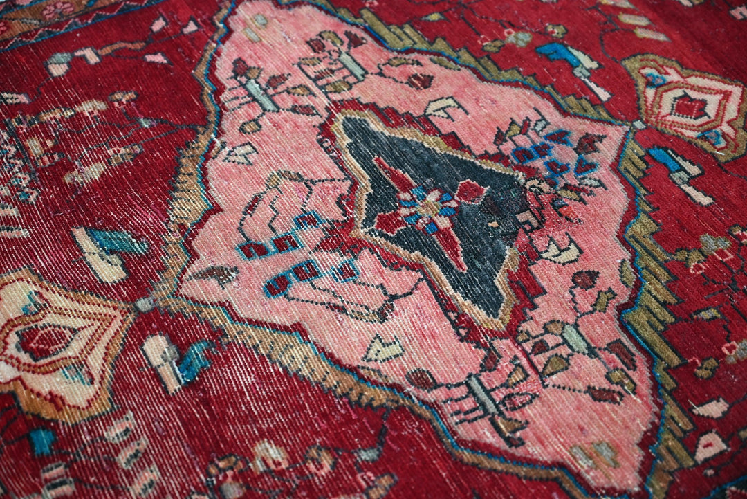 red Accent rug 3' 3" x 4' 10"