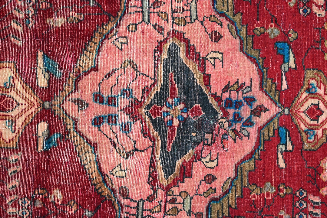 red Accent rug 3' 3" x 4' 10"
