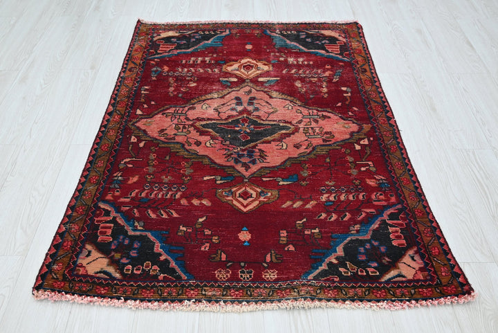 red Accent rug 3' 3" x 4' 10"