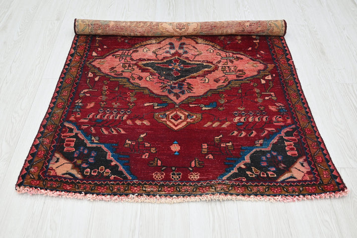 red Accent rug 3' 3" x 4' 10"