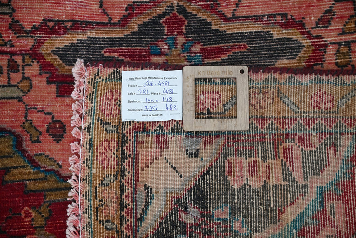red Accent rug 3' 3" x 4' 10"