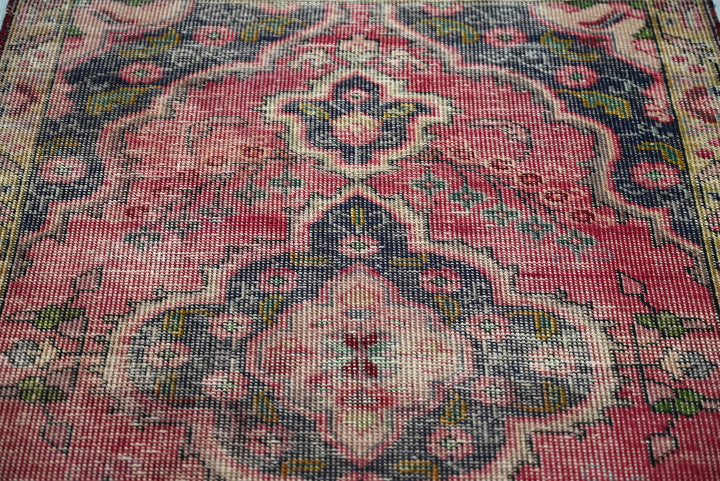 red Accent rug 2' 10" x 4' 4"