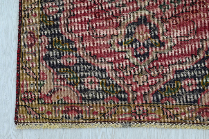 red Accent rug 2' 10" x 4' 4"