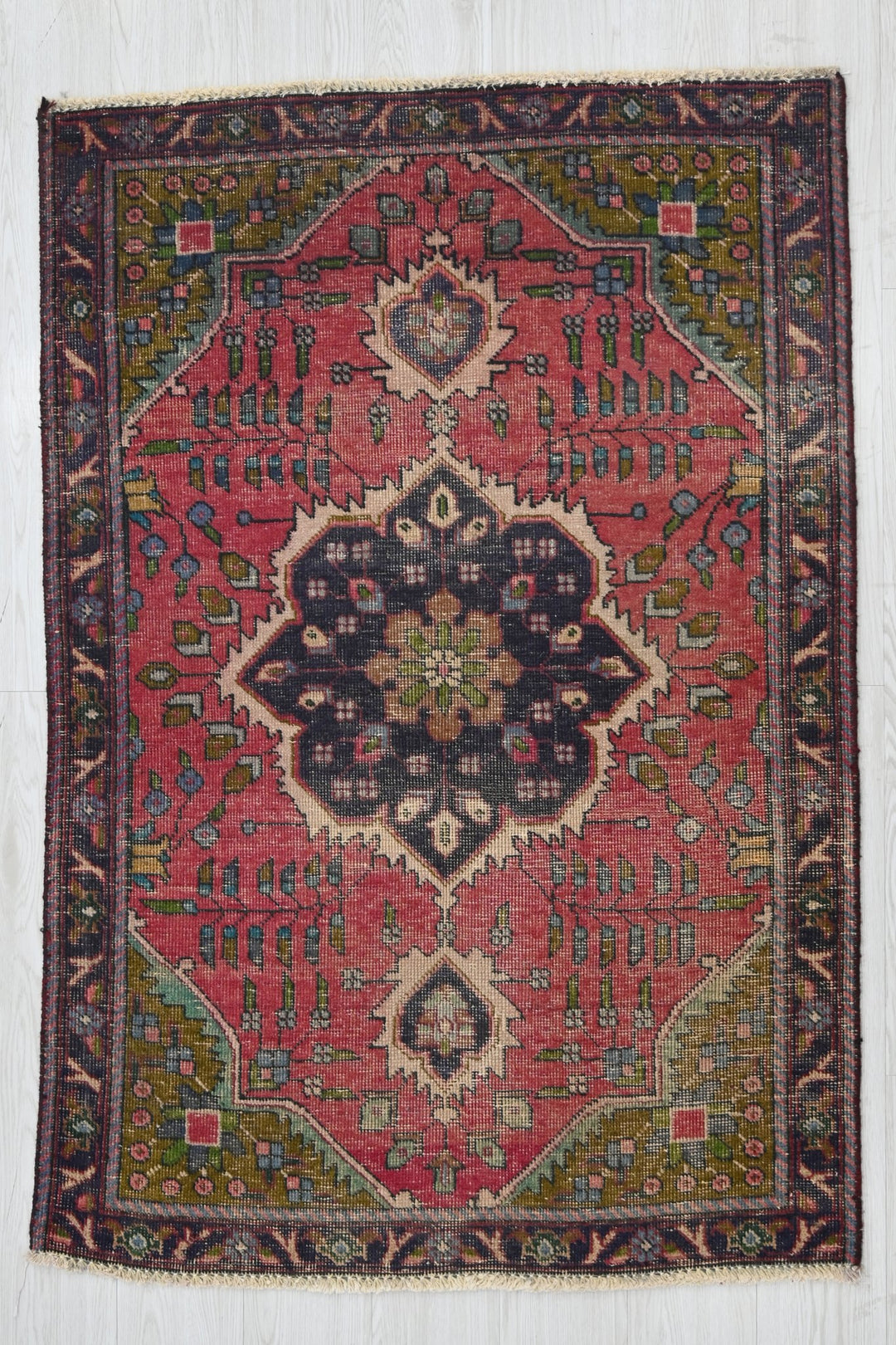 red Accent rug 3' 2" x 4' 7"