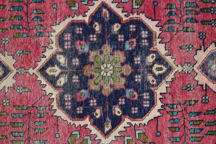 red Accent rug 3' 2" x 4' 7"